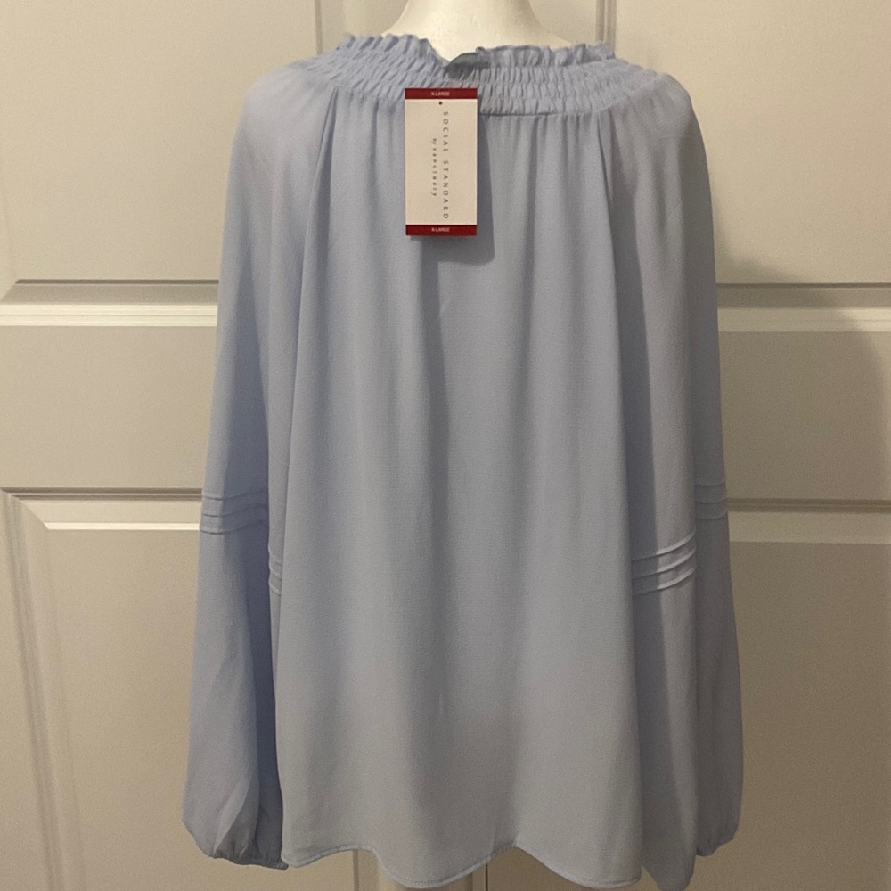 Social Standard by Sanctuary Light Blue Women's Top. XL - Picture 4 of 7